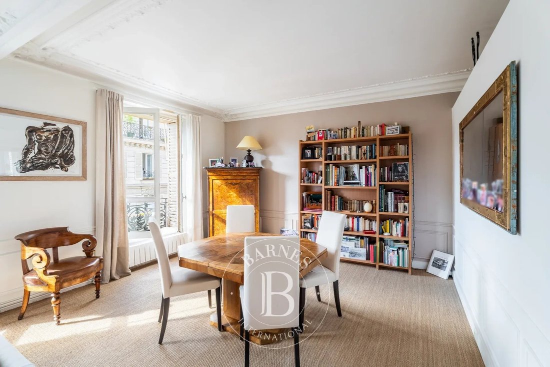 Apartment in Clichy-Trinité, Paris 9e Arrondissement, Paris 5 - 19180537