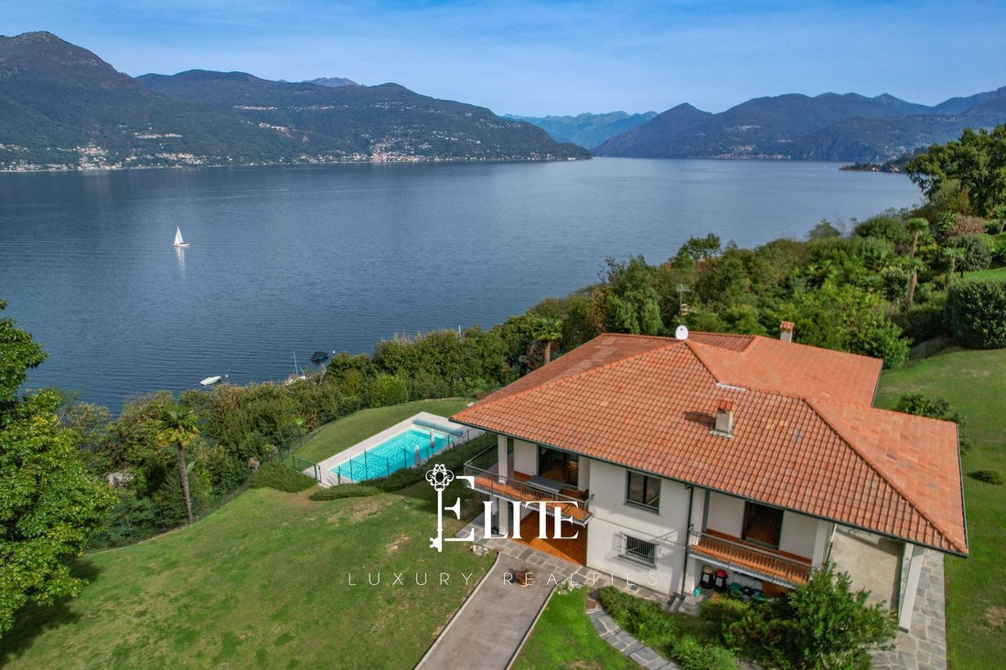 Villa in Porto Valtravaglia, Lombardei, Italien 1 - 19176126