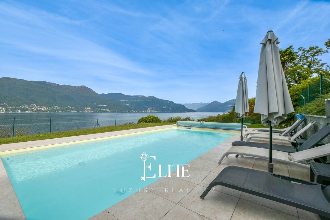 Villa in Porto Valtravaglia, Lombardei, Italien 2 - 19176126
