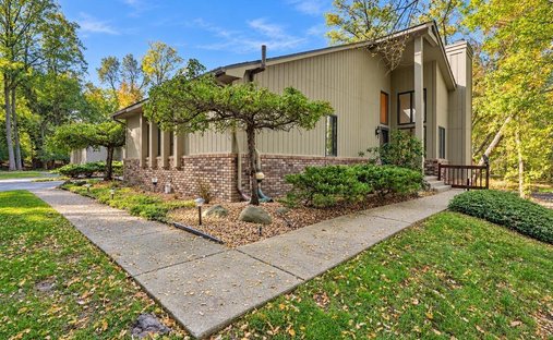 Condo in Orchard Lake Village, Michigan, United States 1