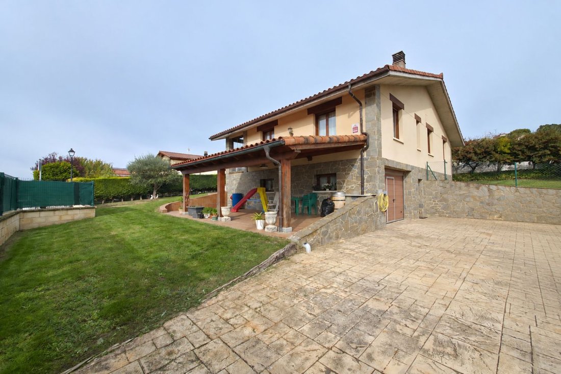 Chalet in Iruna Oka / Iruna de Oca, Basque Country, Spain 2 - 19182896