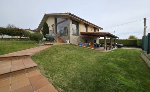 Chalet in Iruna Oka / Iruna de Oca, Basque Country, Spain 1
