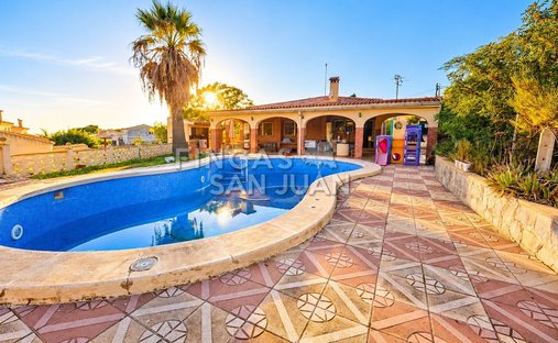 Chalet in Busot, Land Valencia, Spanien 1