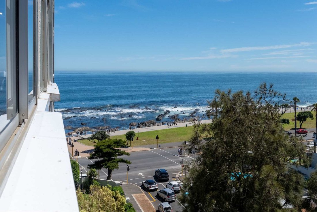 Apartment in Sea Point, Atlantic Seaboard, Cape Town 2 - 19183371