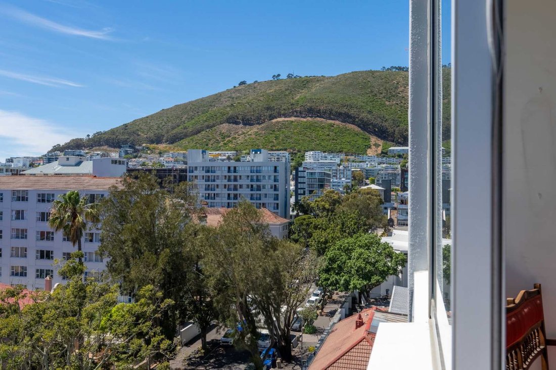 Apartment in Sea Point, Atlantic Seaboard, Cape Town 3 - 19183371