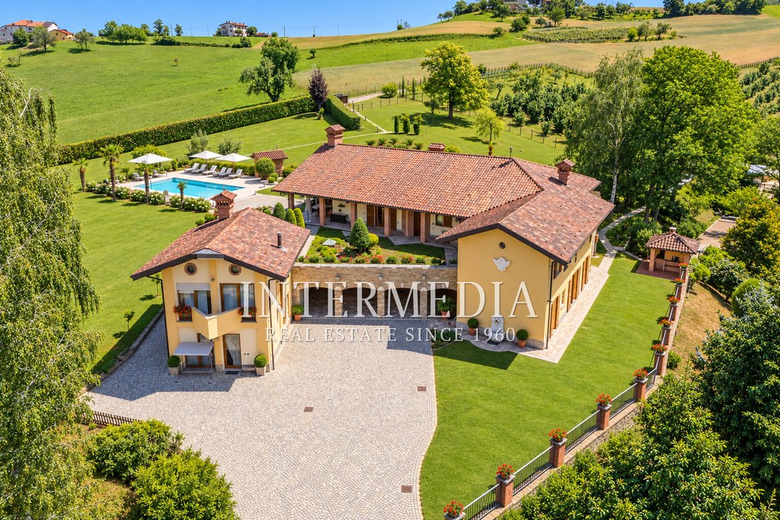 Villa en Vicoforte, Piamonte, Italia 2 - 19183850