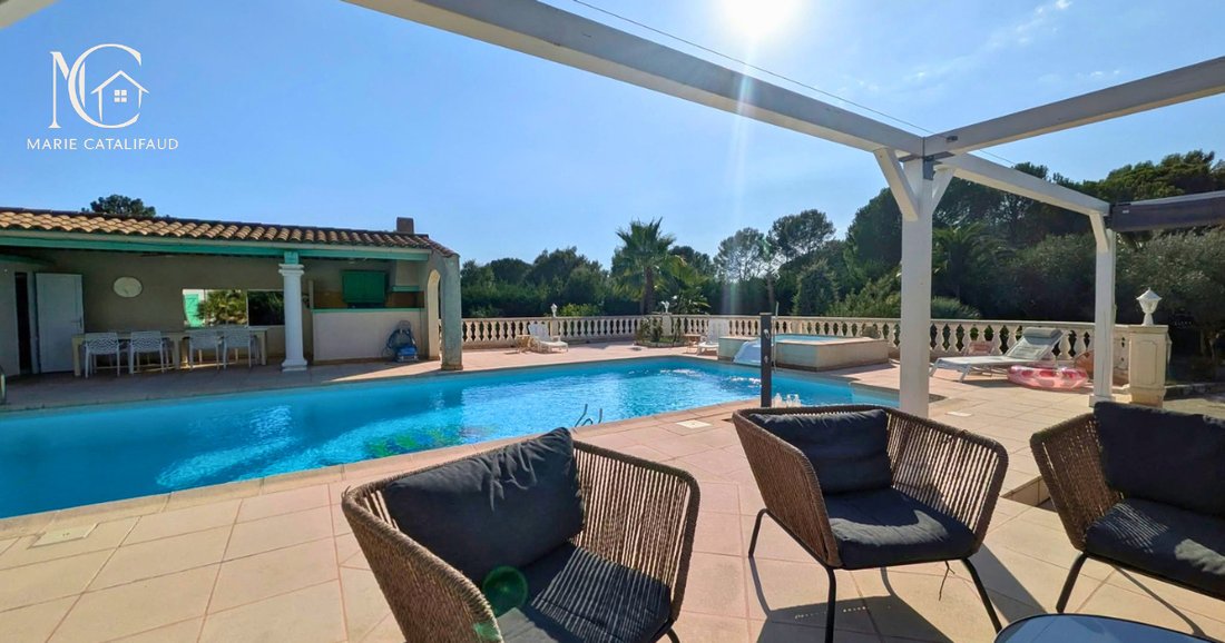 Villa a Ecarts, Roquebrune-sur-Argens, Francia 2 - 19183872
