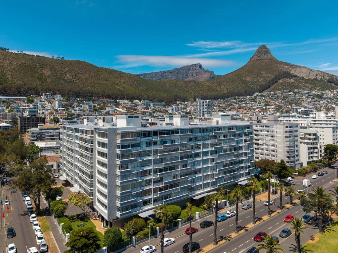 Apartment in Sea Point, Atlantic Seaboard, Cape Town 1 - 19183371