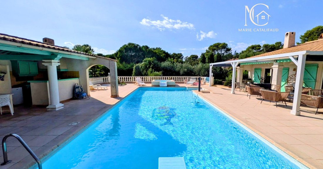 Villa a Ecarts, Roquebrune-sur-Argens, Francia 1 - 19183872