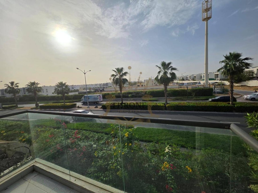 Townhouse in Damac Hills 2, Dubai, United Arab Emirates 4 - 19183379