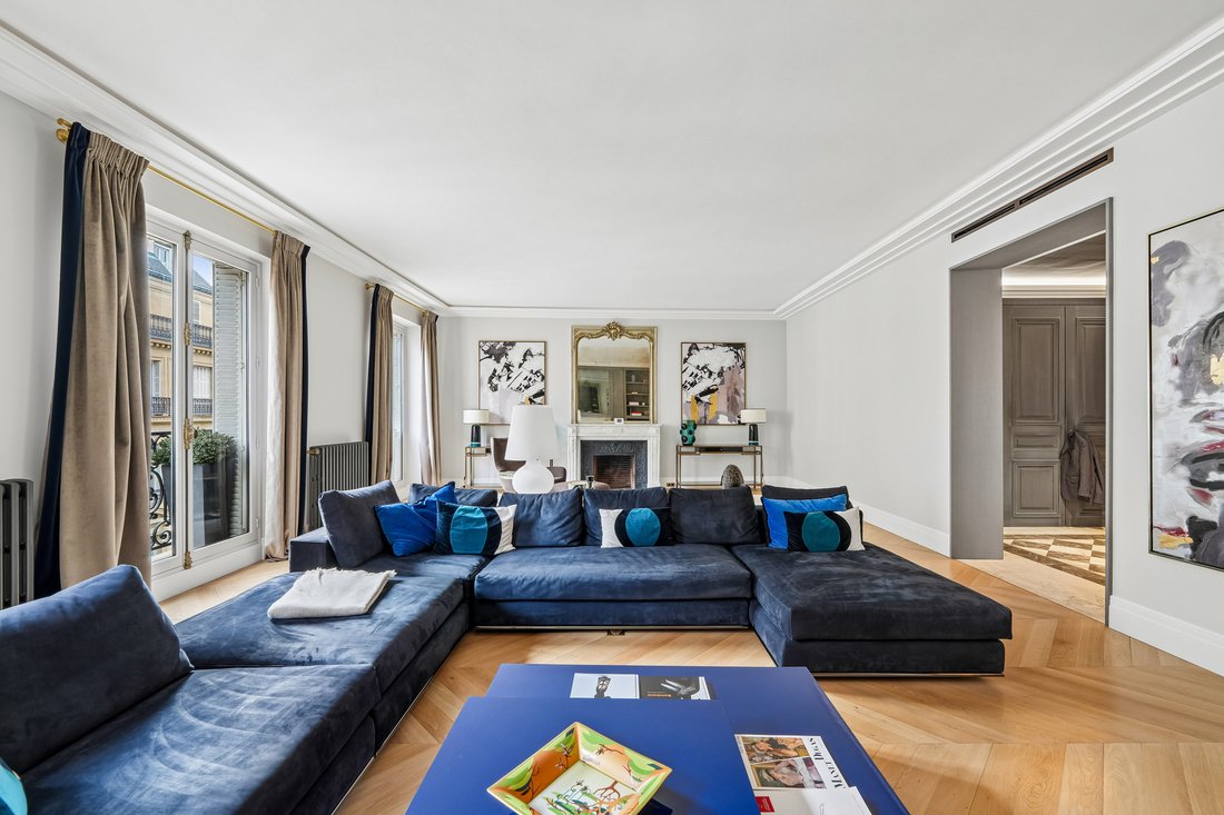 Appartamento a Triangle d'Or, Paris 8e Arrondissement, Parigi 1 - 19183718