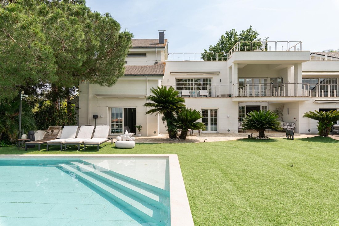 Villa in Sant Cugat del Valles, Catalonia, Spain 1 - 19183390