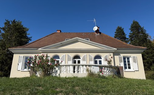 Maison à Saint-Rémy-en-Rollat, Auvergne-Rhône-Alpes, France 1