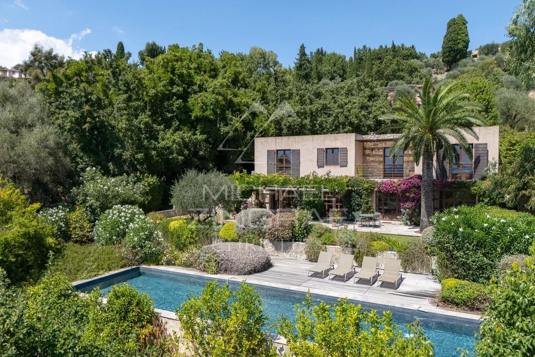 Villa in Châteauneuf-Grasse, Provence-Alpes-Côte d'Azur, France 1 - 16013808