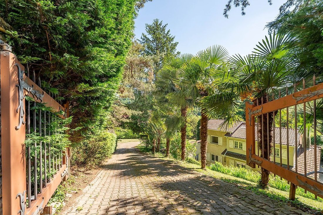 House in Collonges-au-Mont-d'Or, Auvergne-Rhône-Alpes, France 2 - 19183807