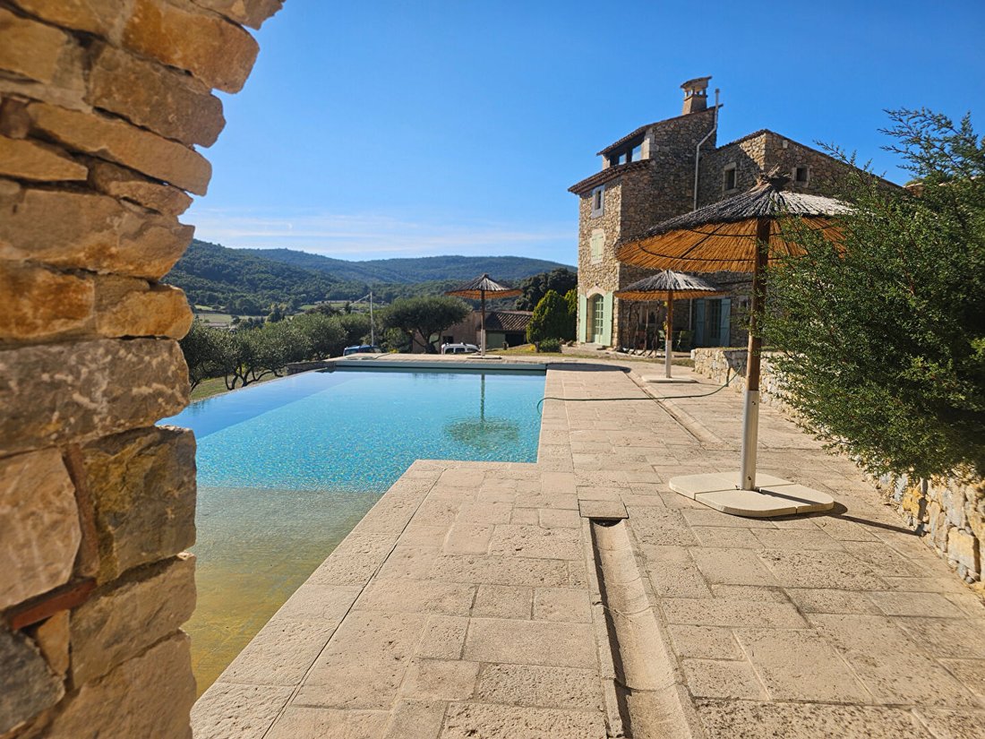 Villa en Ampus, Provenza-Alpes-Costa Azul, Francia 1 - 19183874