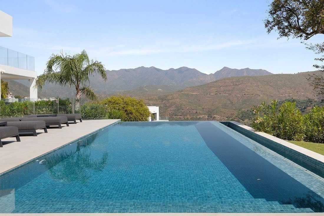 Villa in Elviria-Cabopino, Marbella, Spain 2 - 19188199