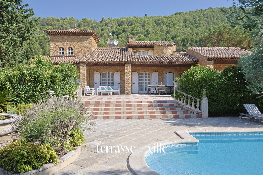 Casa en Cuges-les-Pins, Provenza-Alpes-Costa Azul, Francia 2 - 19188253