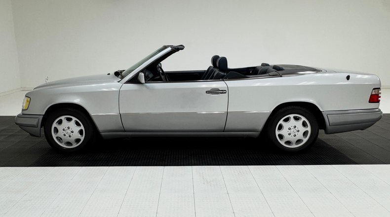 Cabriolet in Morgantown, United States 4 - 19187941