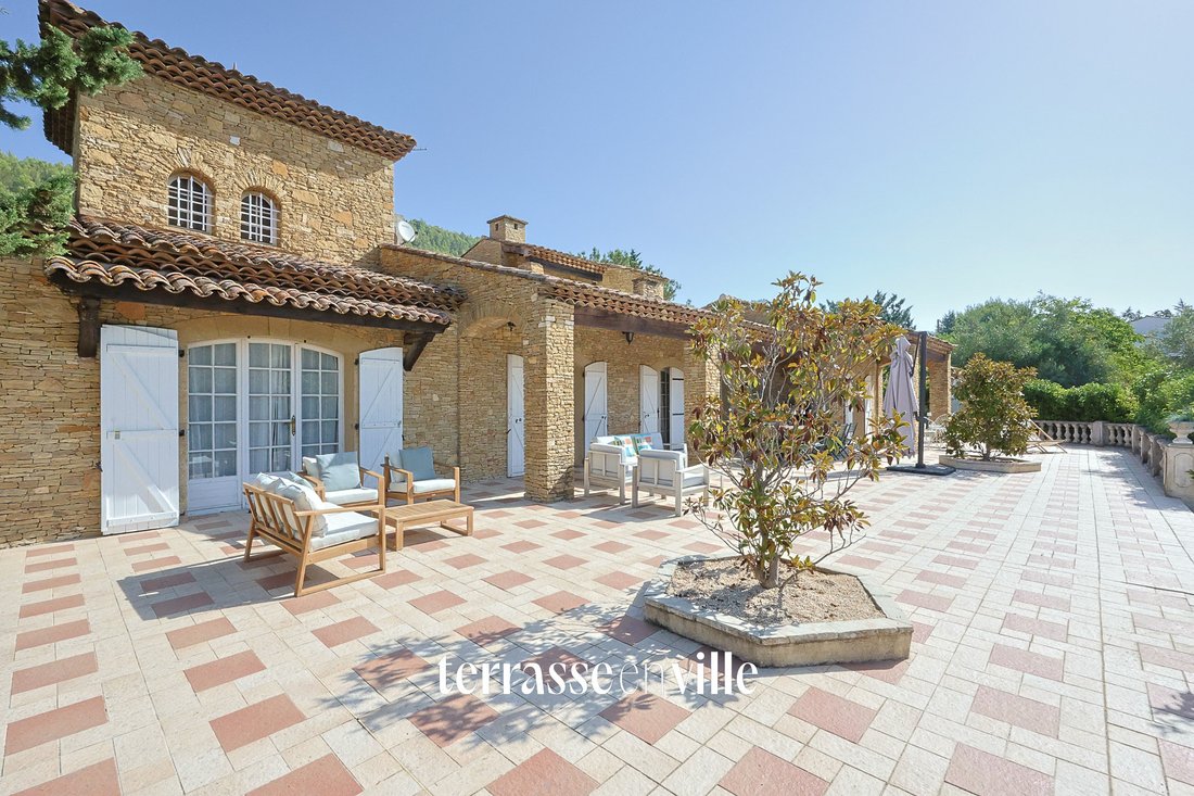 Casa en Cuges-les-Pins, Provenza-Alpes-Costa Azul, Francia 3 - 19188253