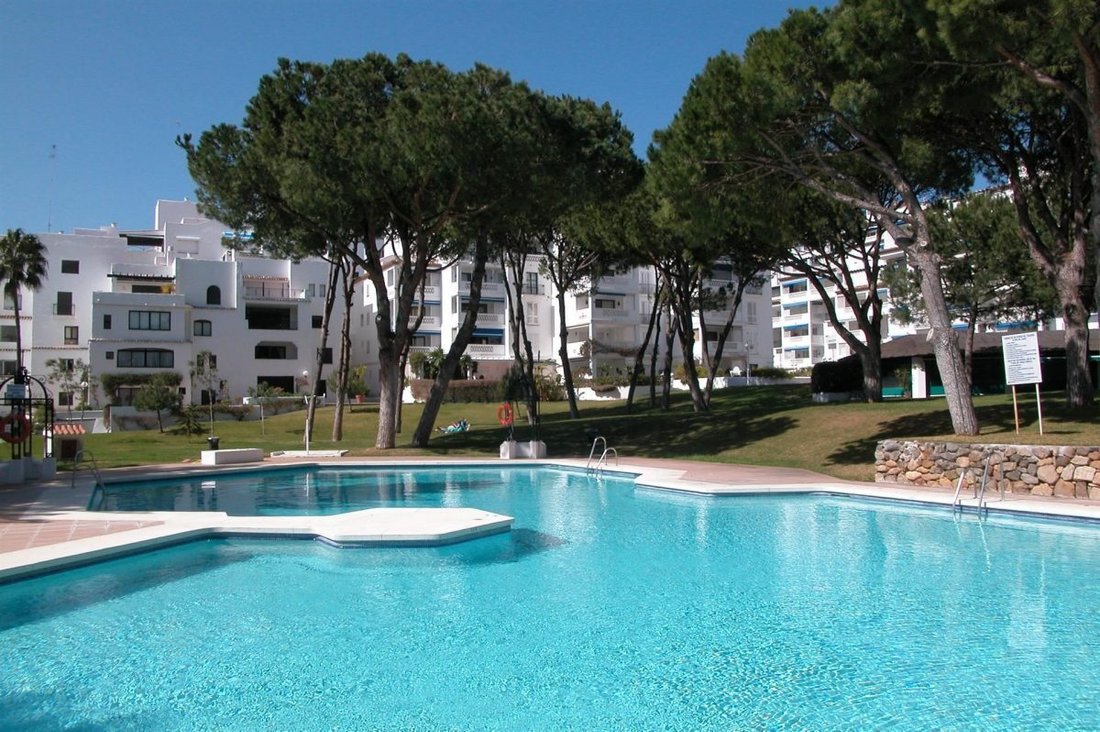 Apartamento en Playa Puerto Banús, Marbella, España 2 - 19188301