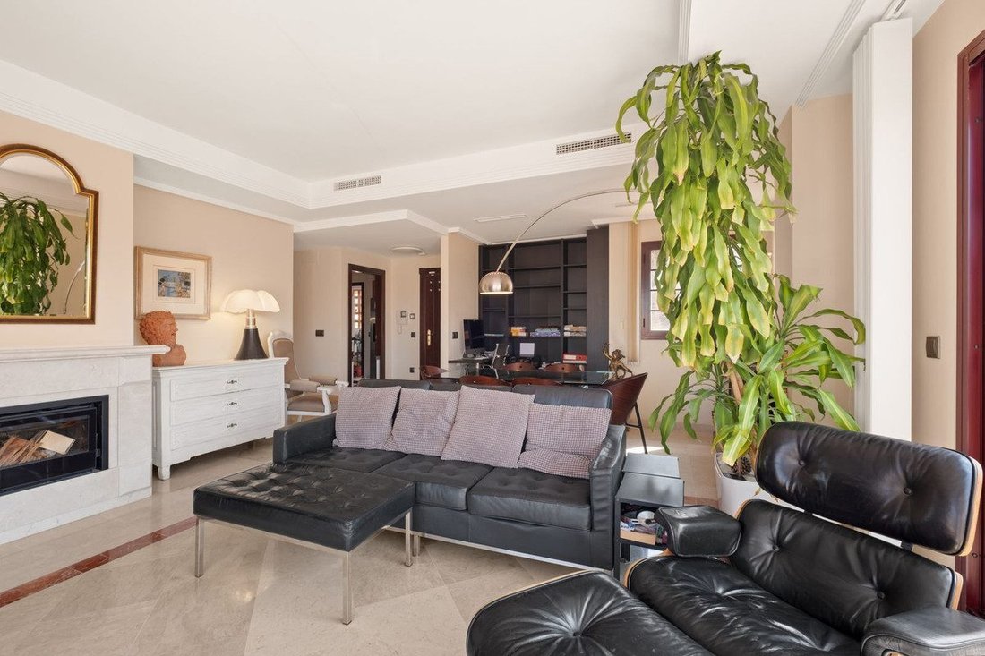 Wohnung in Elviria-Cabopino, Marbella, Spanien 3 - 19188149