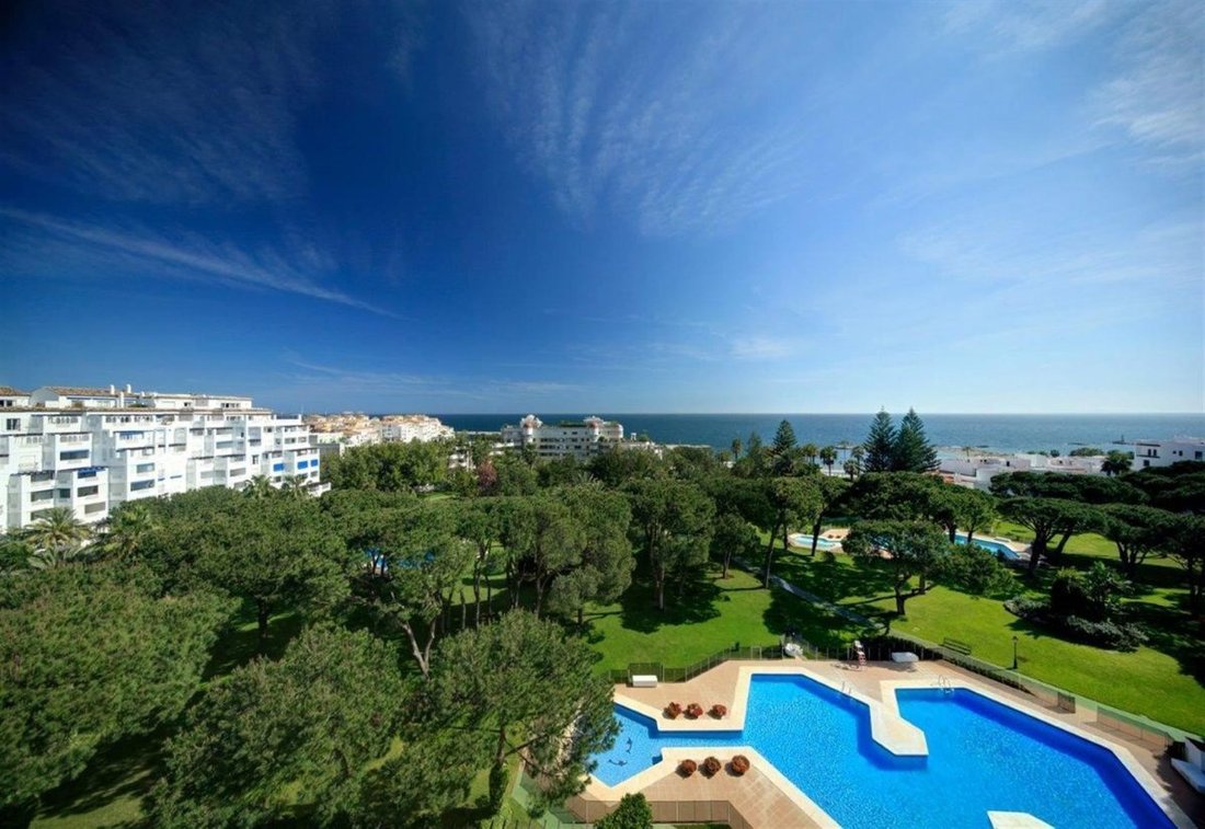 Apartamento en Playa Puerto Banús, Marbella, España 1 - 19188301
