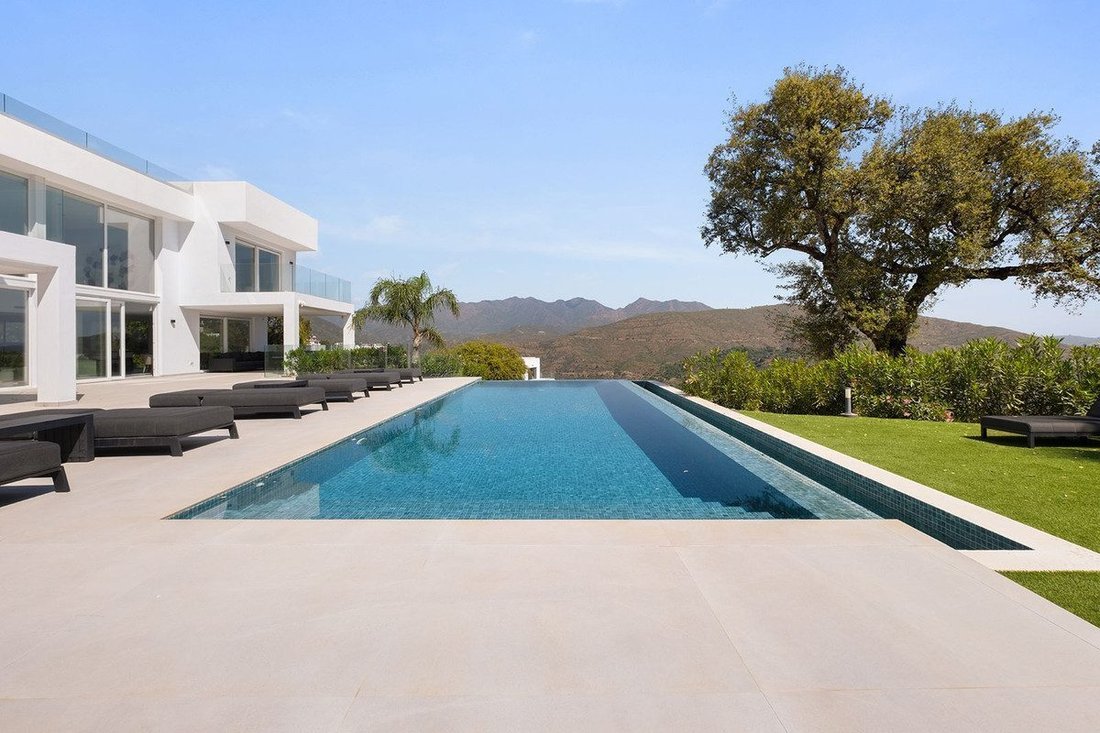 Villa in Elviria-Cabopino, Marbella, Spain 1 - 19188199