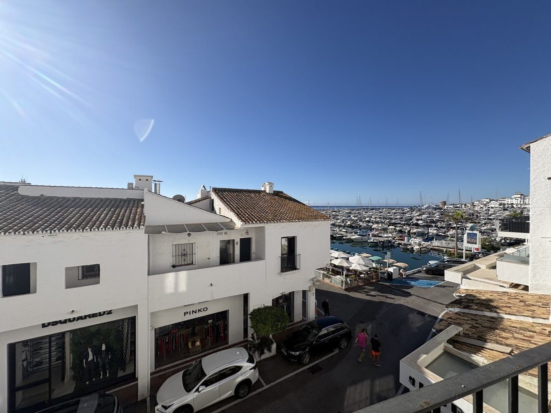 Apartamento en Playa Puerto Banús, Marbella, España 2 - 19185912