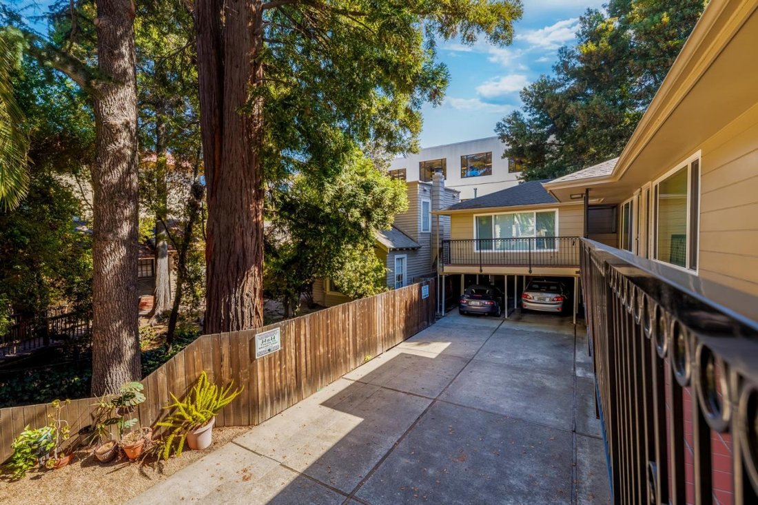 Burlingame, California, United States 4 - 19187937