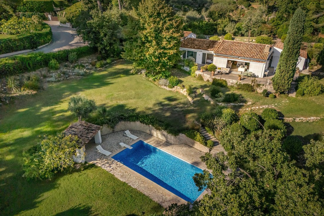 Casa a Le Rouret, Provenza-Alpi-Costa Azzurra, Francia 1 - 19186724
