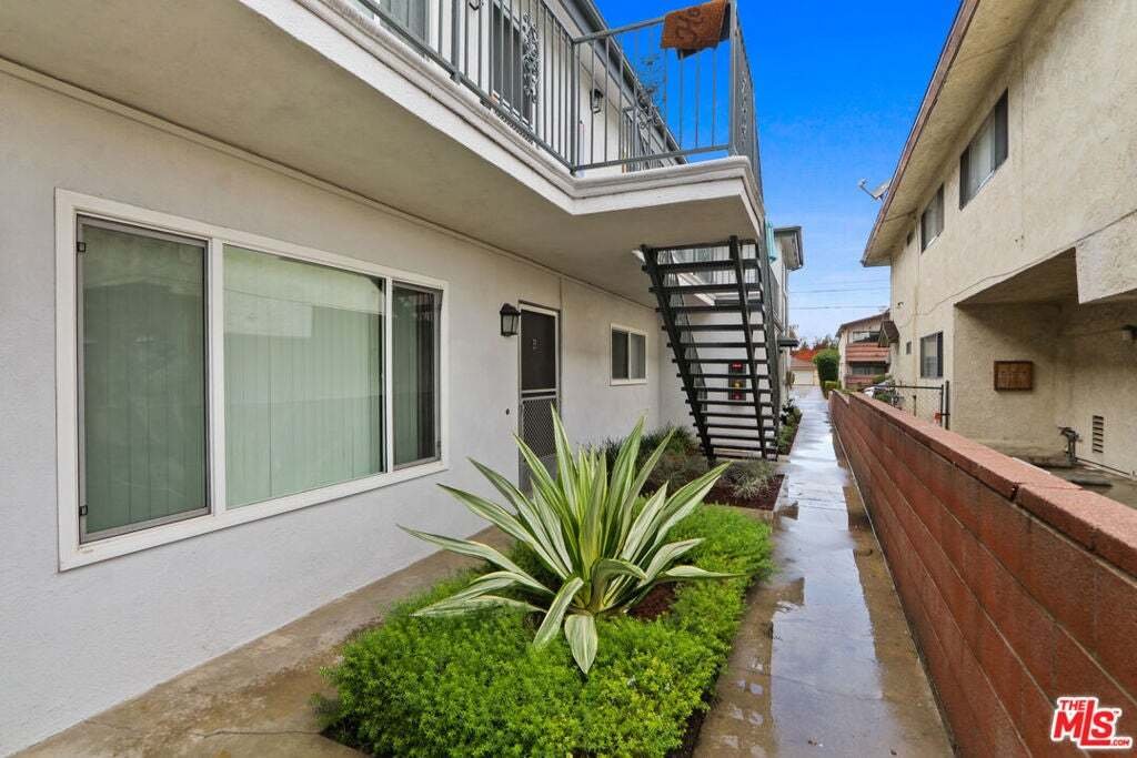Downey, California, United States 4 - 19185287