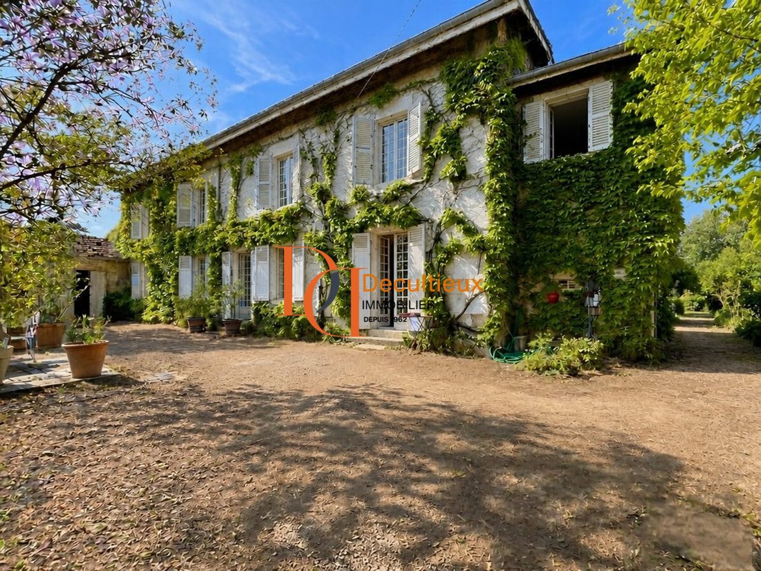 Casa a Vaugneray, Auvergne-Rodano-Alpi, Francia 1 - 19187553