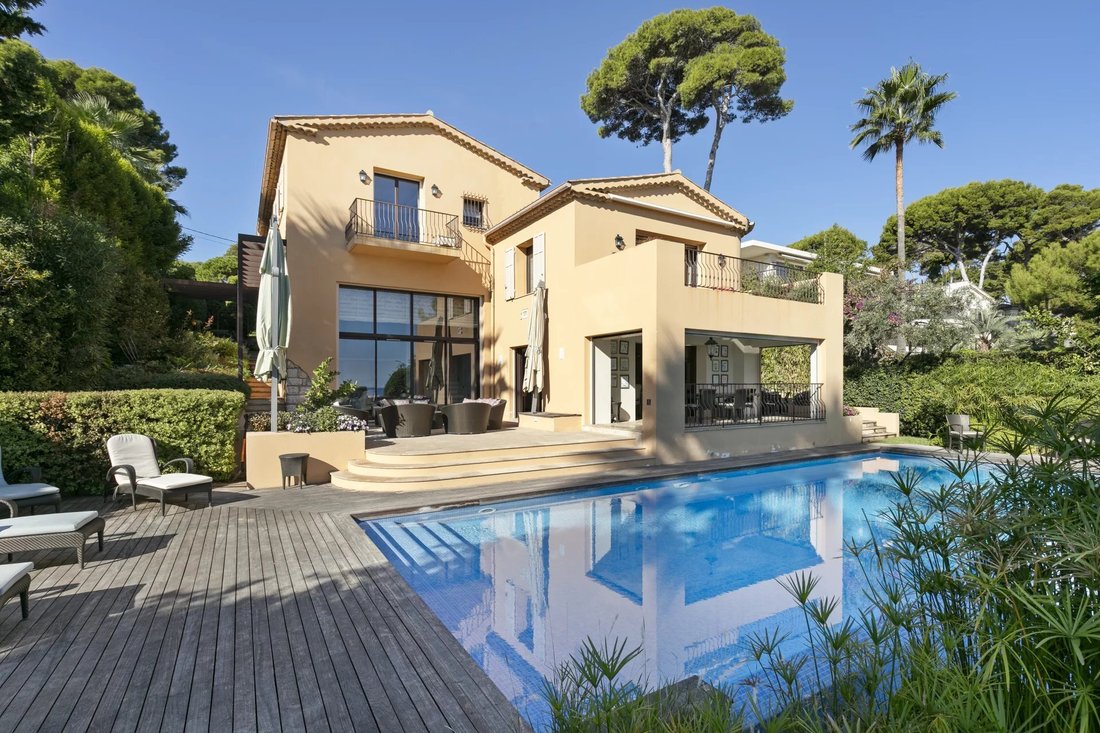 Casa a Les Cougoulins-Rastines, Antibes, Francia 1 - 19184347