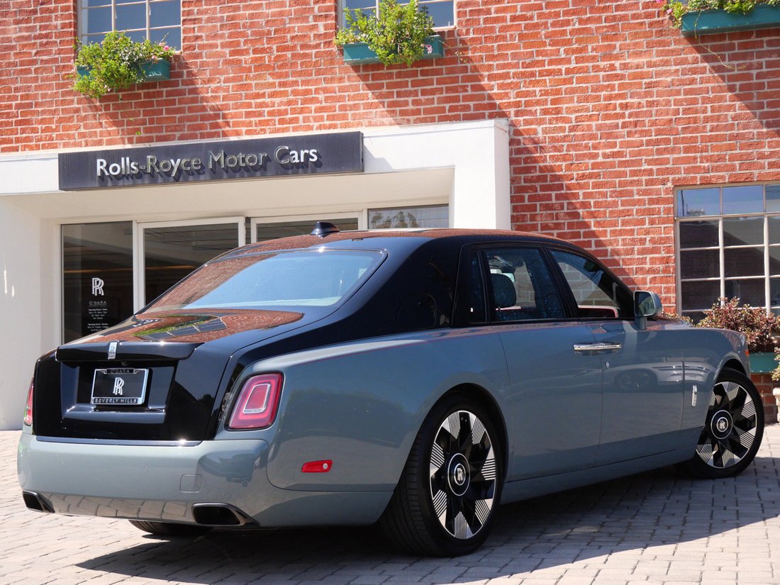 Sedan in Beverly Hills, CA, United States 2 - 19188496