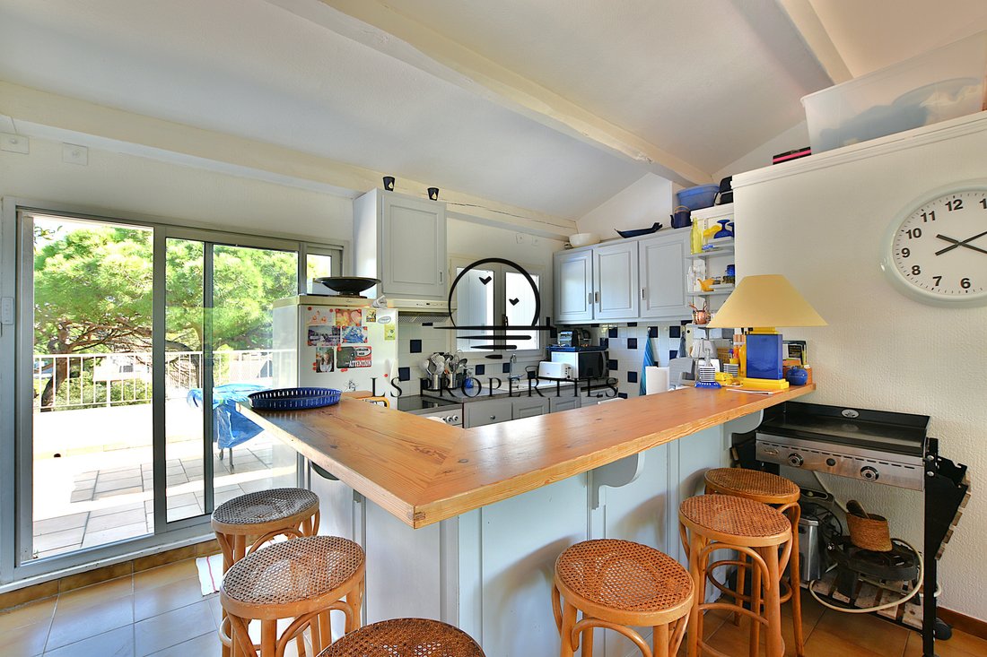 Appartement à Hyères, Provence-Alpes-Côte d'Azur, France 3 - 19188257