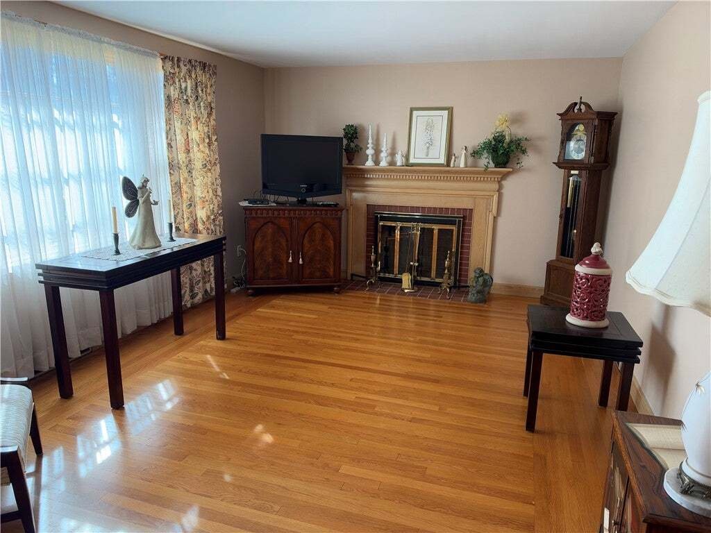 House in Cranston, Rhode Island, United States 4 - 19184583
