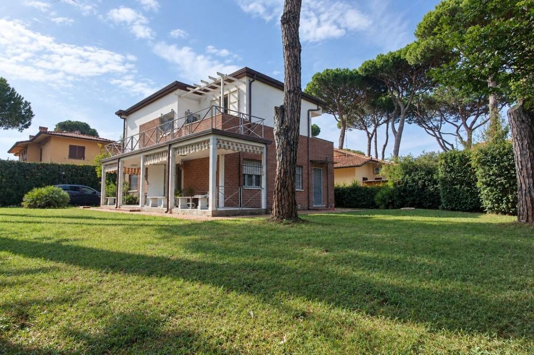 Villa in Pietrasanta, Tuscany, Italy 1 - 19185064