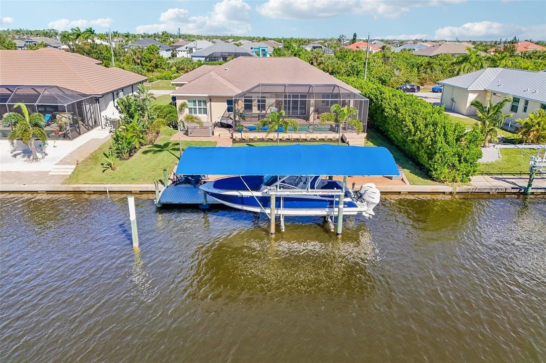Casa en Port Charlotte, Florida, Estados Unidos 3 - 19185015