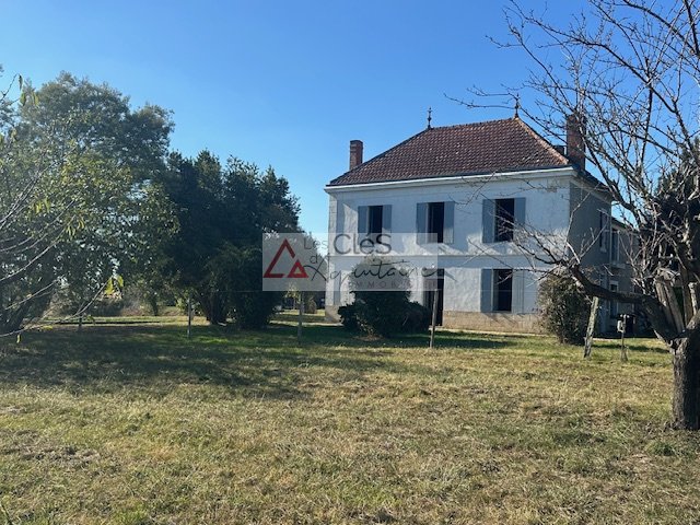 Castle in Cadillac-sur-Garonne, Nouvelle-Aquitaine, France 2 - 19186138