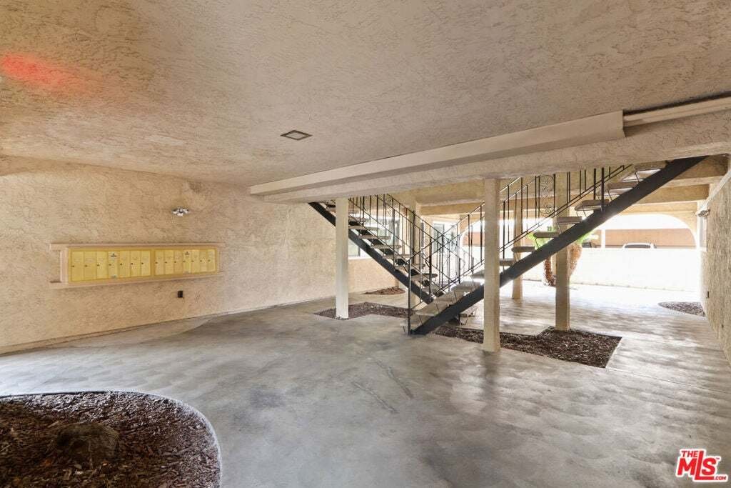 Downey, California, United States 5 - 19185269