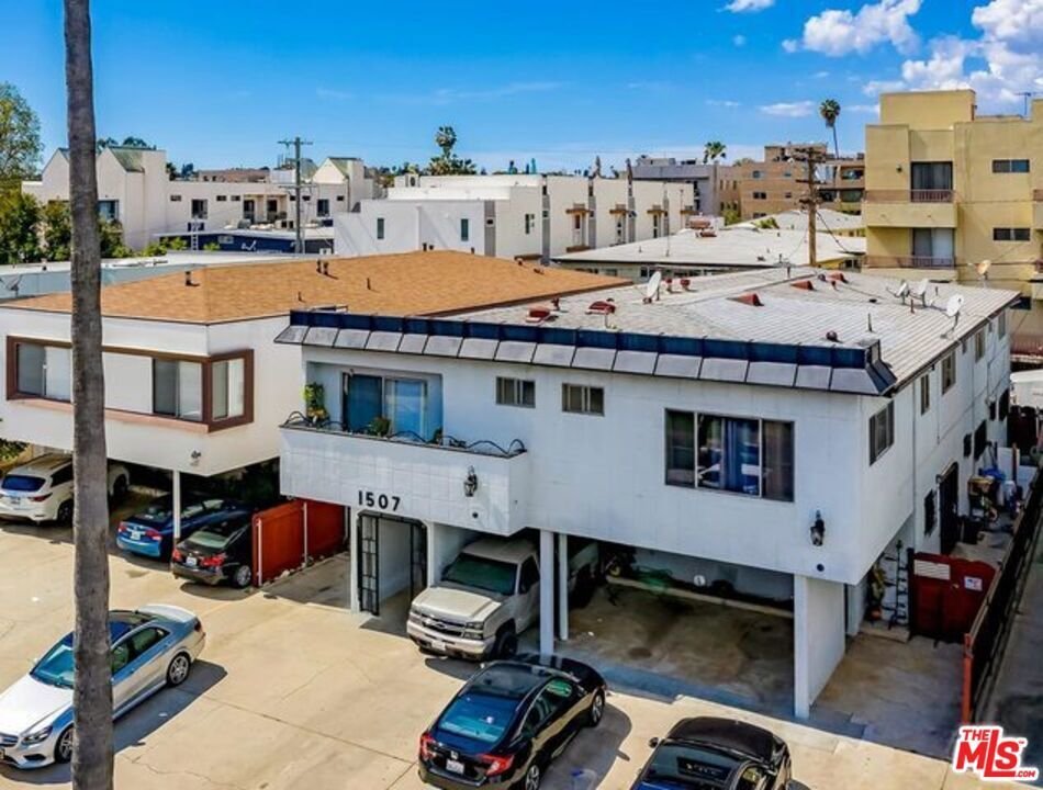 Los Angeles, California, United States 4 - 19185345