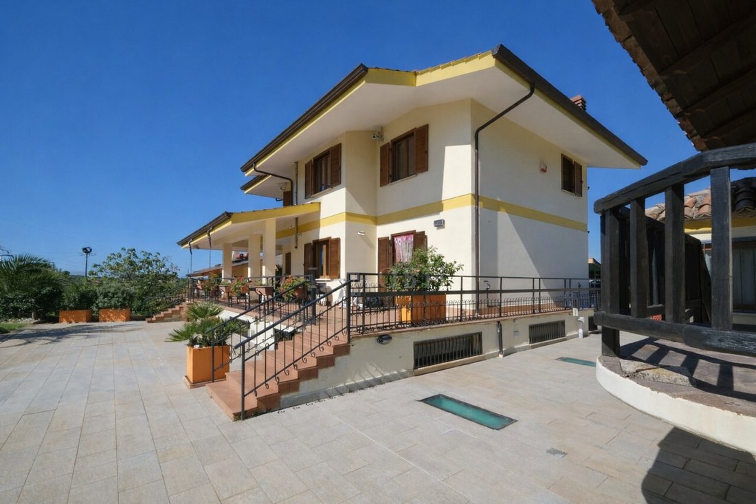 Villa en Frascati, Lacio, Italia 2 - 19186628