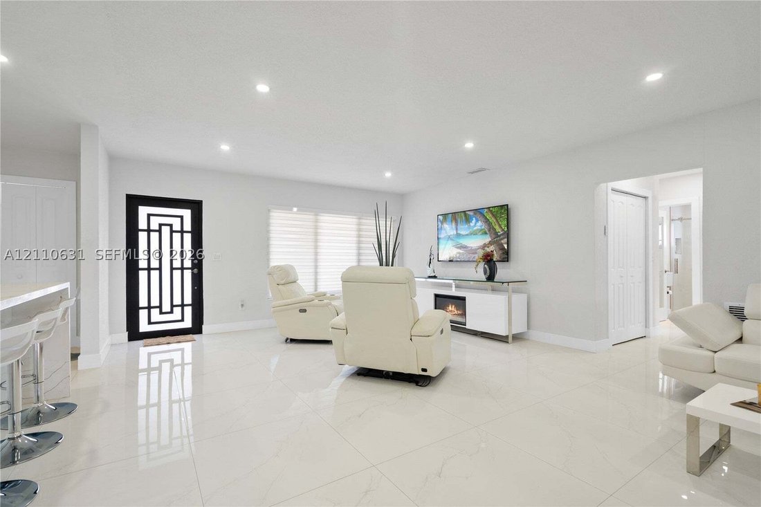 House in Hialeah, Florida, United States 4 - 19185083