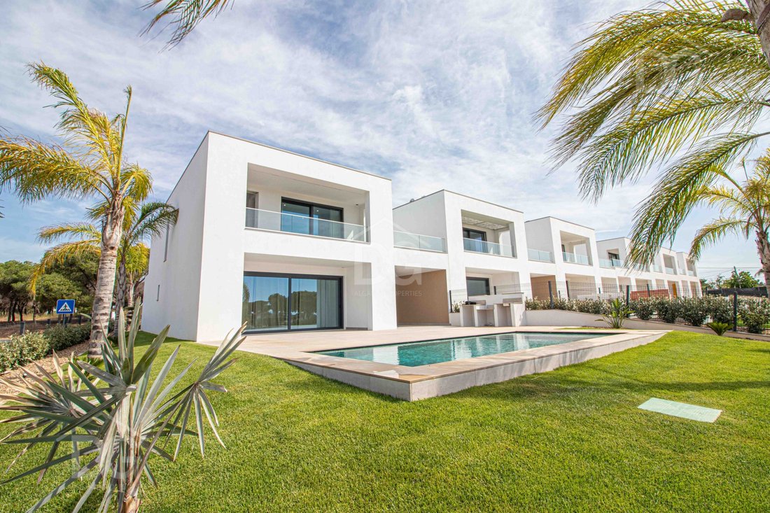 Villa in Quarteira, Algarve, Portugal 1 - 19186435