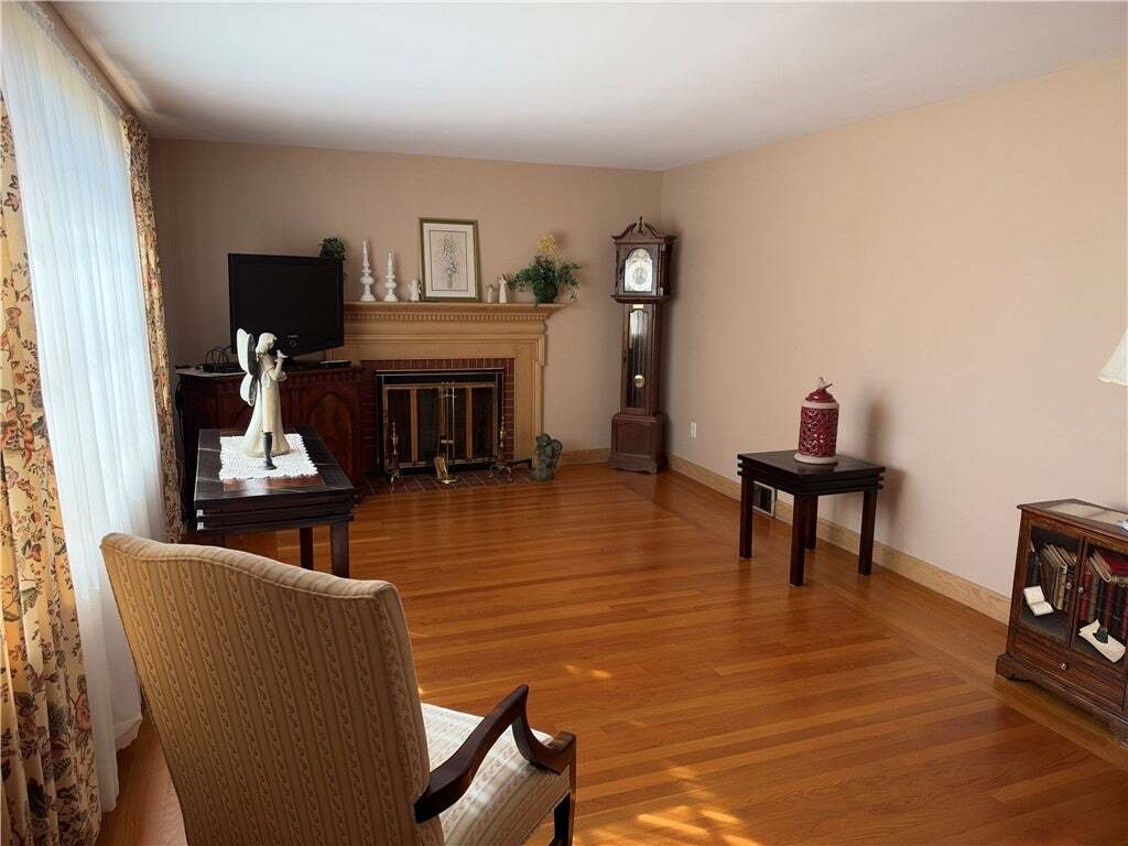 House in Cranston, Rhode Island, United States 5 - 19184583