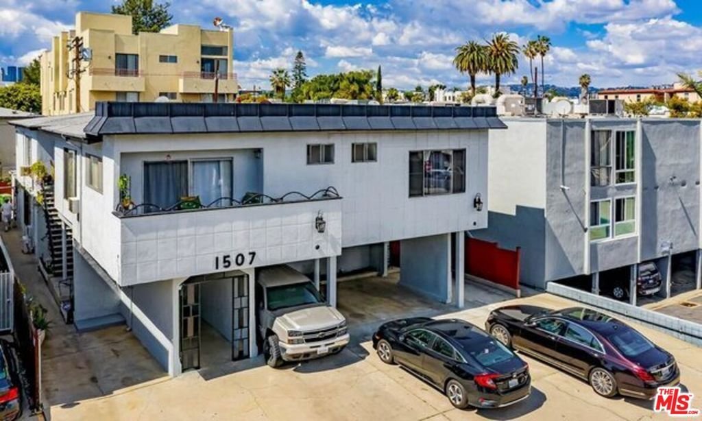 Los Angeles, California, United States 3 - 19185345