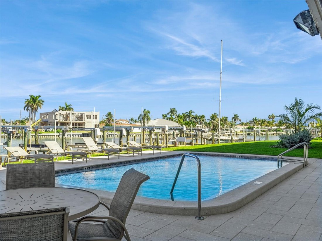 Condo in St. Pete Beach, Florida, United States 5 - 19185003