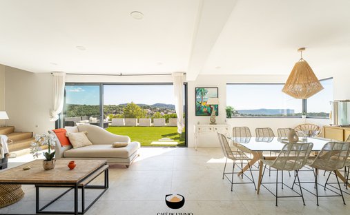 Maison à Carnoux-en-Provence, Provence-Alpes-Côte d'Azur, France 1