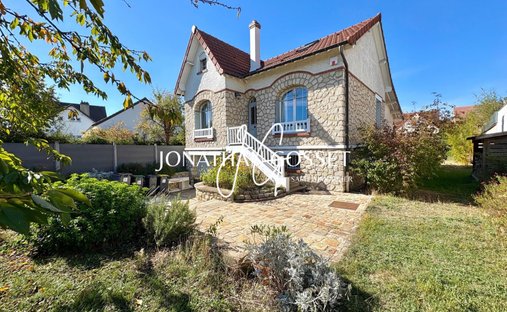 Maison à Haut, Vernouillet, France 1